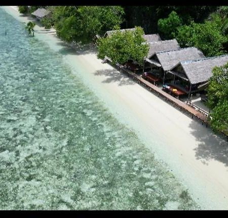 Mambetron Homestay Raja Ampat Pulau Mansuar Exterior foto